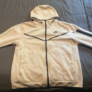 Medium Size White Nike Tech
